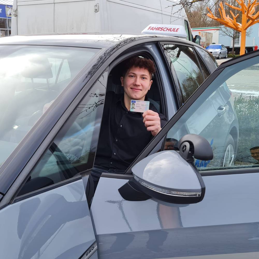 Elev scoala soferi Germana - permis auto